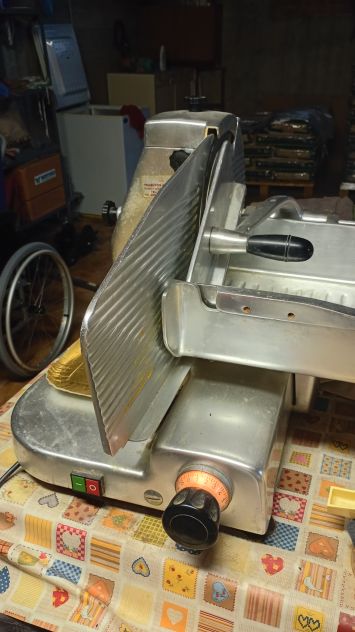 Vendo affettatrice elettrica perfettamente funzionante - Foto 3