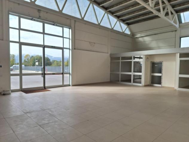 Capannone commerciale in affitto a Capannori 900 mq Rif: 1288822