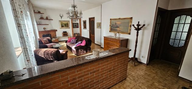Casa indipendente con ampi spazi e terreno - Foto 3