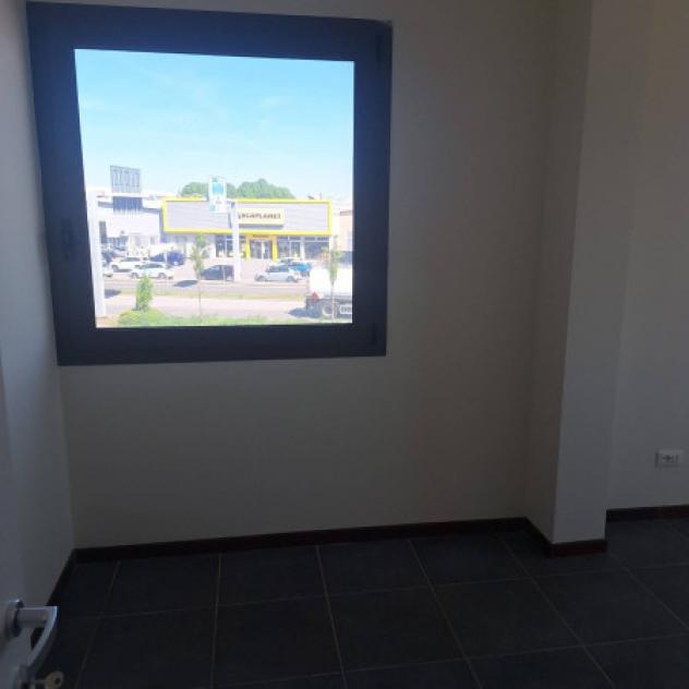 Immobile di 256 m² con più di 5 locali in affitto a Sassuolo - Foto 4