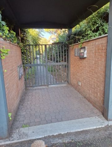 ARCO DI TRAVERTINO BILOCALE ARREDATO CON BALCONE - Foto 5