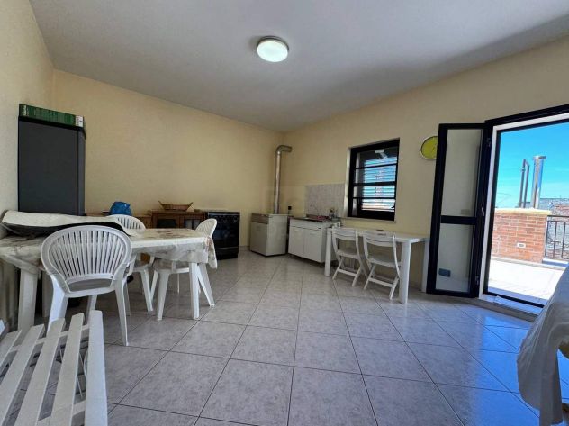 SOLUZIONE INDIPENDENTE SU TRE LIVELLI CON TERRAZZO - Foto 8