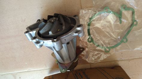 POMPA ACQUA MERCEDES 190 W201 200D W124 200TD S124 E200D - Foto 2
