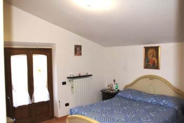 Porano - Vendesi villa con piscina e 1,5 ha di terreno - Foto 10