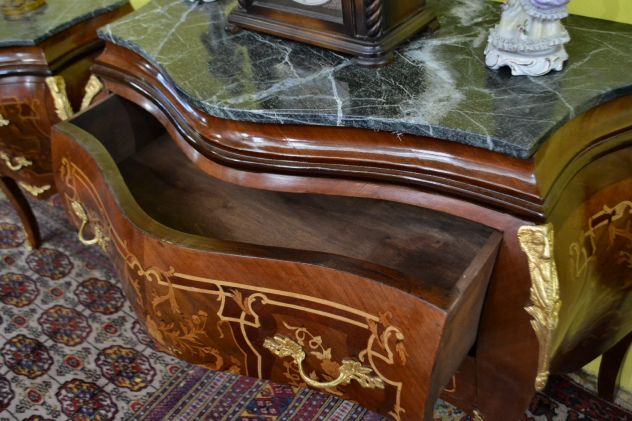 Comò e coppia di comodini intarsiati stile Luigi XV - Foto 8