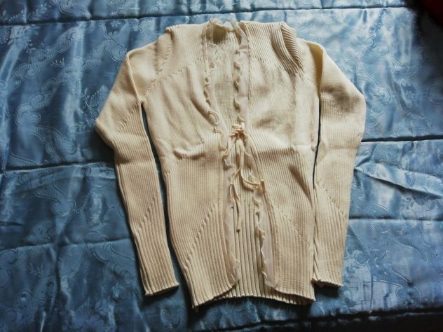 cardigan con laccetti