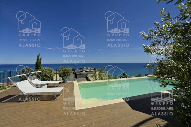ESCLUSIVA PROPRIETÀ DI PRESTIGIO CON VISTA MARE TOTALE, PISCINA PANORAMICA E DEPENDANCE INDIPENDENTE