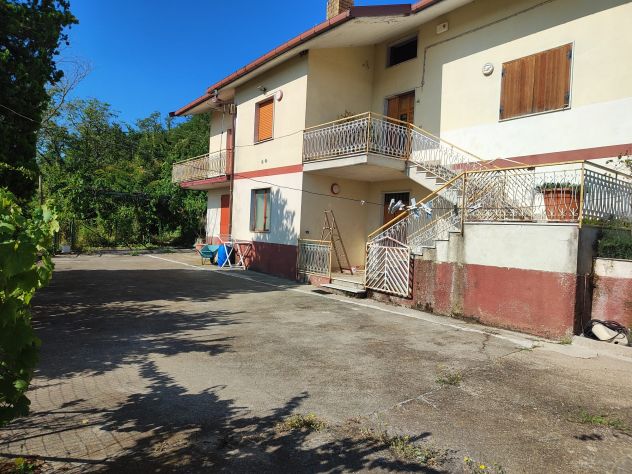 Arcella (AV) Villetta con 8.000 mq di Terreno