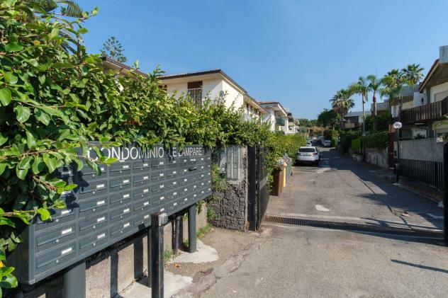 Locale Commerciale in vendita a Aci Castello