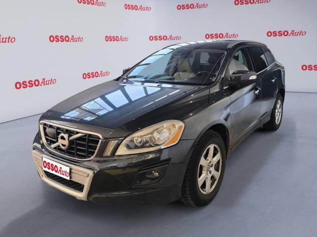 Volvo XC60 2.4 D5 185 HP MOMENTUM 4WD AT PER COMMERCIANTI