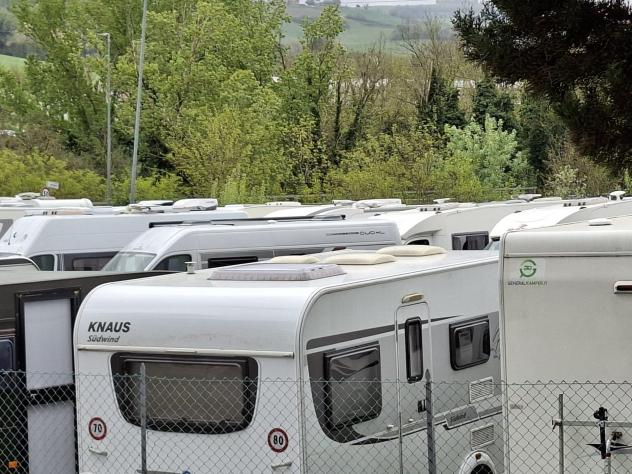 CARAVAN ROULOTTE KNAUS 4 POSTI LETTO DINETTE FERRO DI CAVALLO LETTI GEMELLI CAMPEGGIO CAMPER GENERALI USATI 1594 - Foto 5