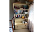 Libreria/mobile con mensole a giorno e cassetti