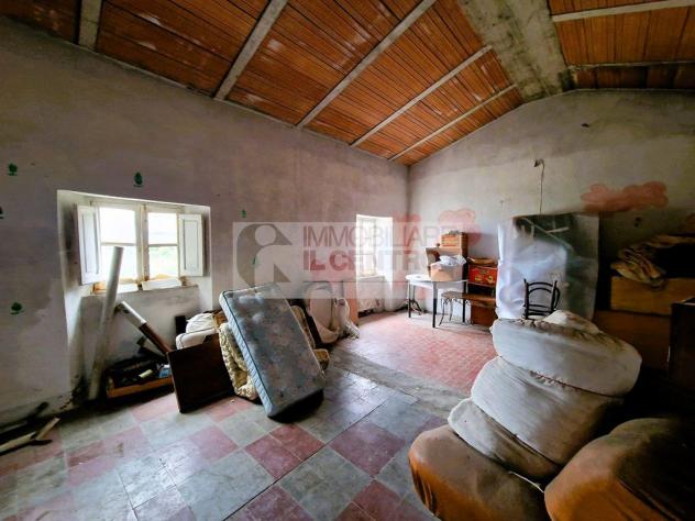 SEMINDIPENDENTE DA RISTRUTTURARE CON CANTINA E GIARDINO. - Foto 3