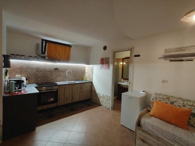 “Locale C/2 semi-indipendente, con ingresso autonomo, ideale come punto di appoggio estivo o per brevi periodi.” - Foto 2