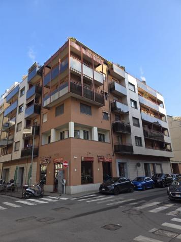 Adiacenze piazza Carducci via Cellini in stabile recente piano alto trilocale