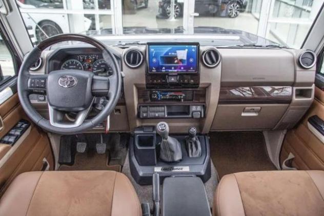 Toyota Land Cruiser GRJ 76 4.0 VX LIM '24 - Foto 6
