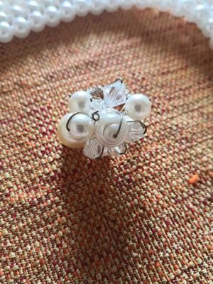 Collana con anello parure di perle combinato.