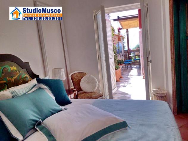 StudioMusco vende a Capri, in via Camerelle, la più prestigiosa strada dello shopping, introvabile appartamento con terrazzo a livello e vista panoram - Foto 6