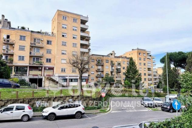 Appartamento di 130 m² con 4 locali e posto auto in vendita a Roma