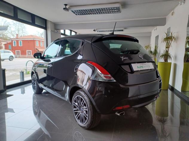 Lancia Ypsilon 1.0 Hybrid 70cv - Foto 2