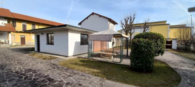 Casa indipendente di 300 m² con 5 locali e box auto doppio in vendita a Casorezzo - Foto 5