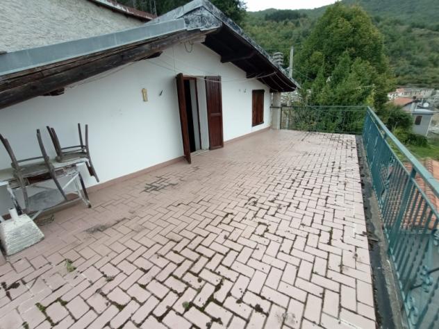 VENDESI A REZZO GRANDE CASA INDIPENDENTE BIFAMILIARE, CON TERRAZZA, CON GIARDINO - Foto 5