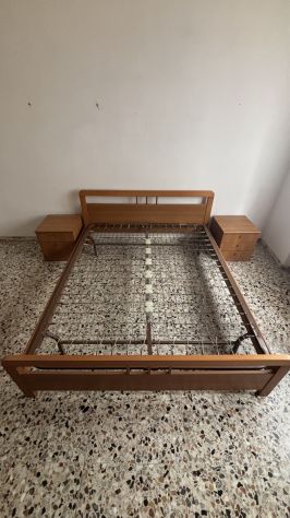 Letto matrimoniale con 2 comodini abbinati - Foto 2
