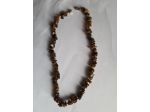Collana di pietre marrone