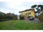 BIFAMILIARE di 7 vani e di 175 mq (PIETRASANTA) rif. MP1009