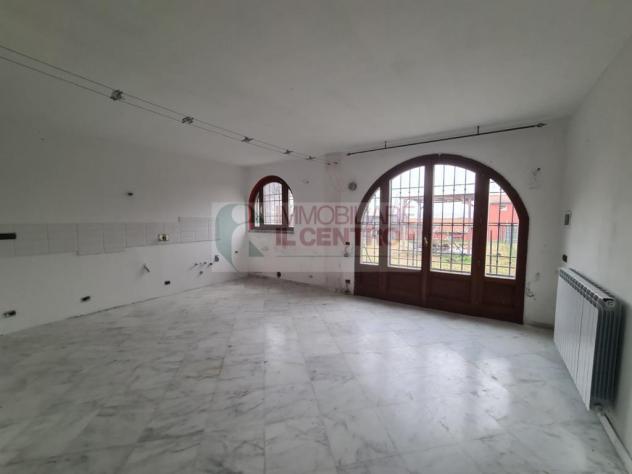 Semindipendente di ampia metratura con giardino privato e garage - Foto 10