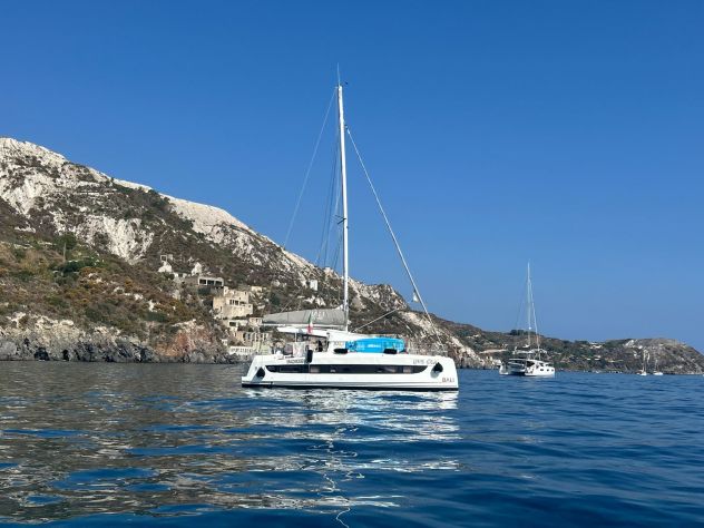 Noleggio Charter Catamarano 12 mt Eolie
