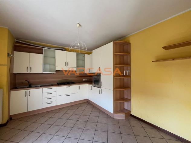Quadrilocale su due livelli con terrazzo, box e cantina in centro ad Azzano San Paolo - Foto 6