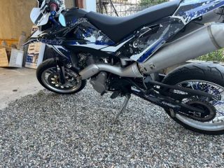moto Husqvarna 650 Motard