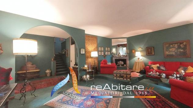 Villa Luminosa nel Verde: Privacy, Comfort e Spazi per la Famiglia - Foto 8