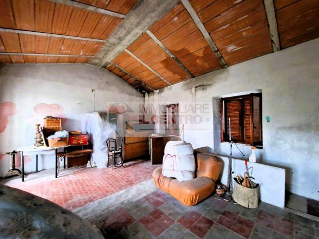 SEMINDIPENDENTE DA RISTRUTTURARE CON CANTINA E GIARDINO. - Foto 2