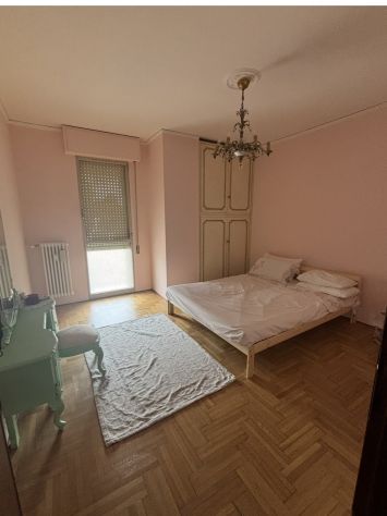 Camera singola luminosa in centro a Treviso – ampio appartamento con terrazzo
