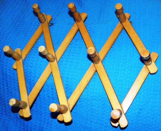 Appendi abiti in legno medio