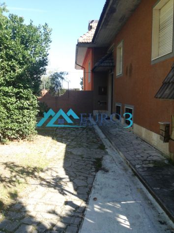 ASCOLI PICENO-Zona Annunziata-Appartamento con terrazza e posto auto