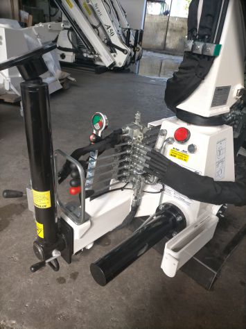 Vendesi Gru NUOVE Airone versione A20-S2 o A20-S3 con 2 o 3 sfili idraulici - Foto 8