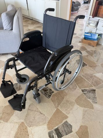 Carrozzina pieghevole - sedia a rotelle