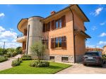 Appartamento in villetta bifamiliare con ampie terrazze, giardino privato e &hellip;