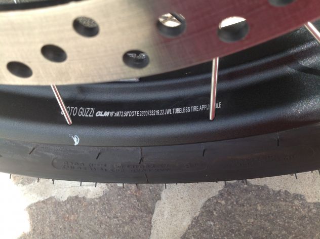 Ruote complete di Cerchio Gomme Dischi Freno per Moto Guzzi V85 Euro5 + Euro5+ - Foto 10