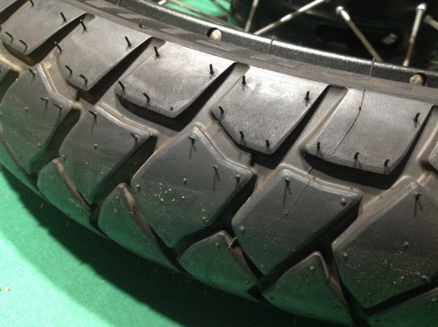 Ruote complete di Cerchio Gomme Dischi Freno per Moto Guzzi V85 Euro5 + Euro5+ - Foto 6