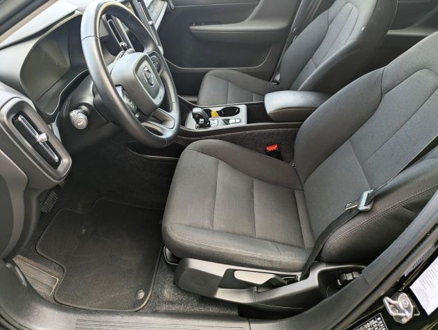 Volvo XC40 T2 automatico Momentum Core - Foto 7