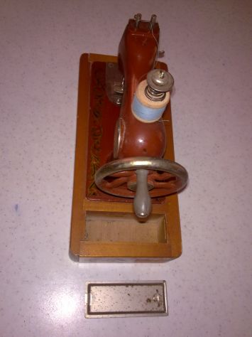 Macchina da cucire piccola, made in USSR - Foto 3