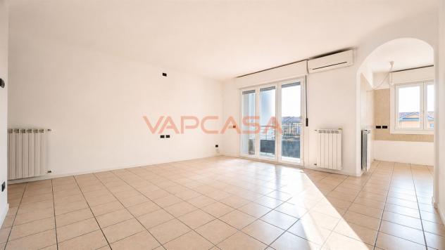 ESCLUSIVO E LUMINOSO TRIOLOCALE CON BOX DOPPIO - Foto 10