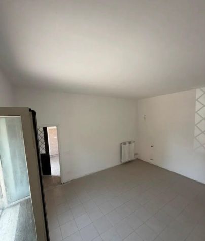 FORMELLO AMPIO QUADRILOCALE CON TERRAZZO.
