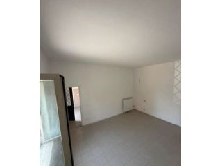 FORMELLO AMPIO QUADRILOCALE CON TERRAZZO.