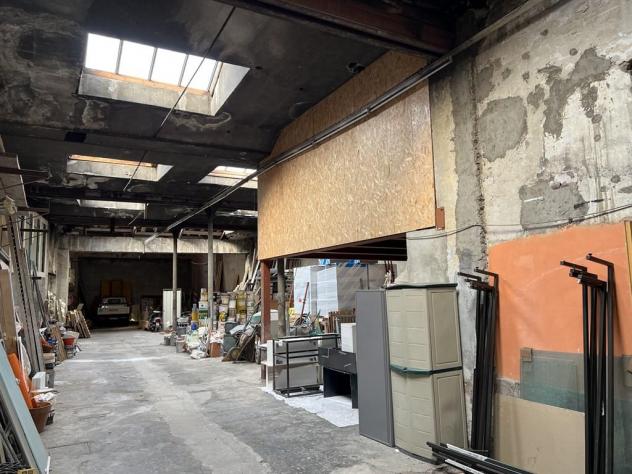 Complesso immobiliare composta da 527 mq di magazzini e 87 mq di abitazione da ristrutturare - Foto 5