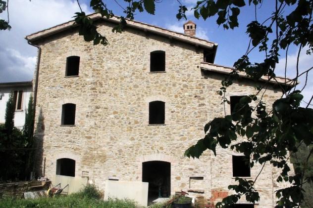 Orvieto (Loc. Morrano) - vendesi porzione di casale allo stato grezzo con giardino privato